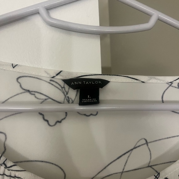 Ann Taylor butterfly blouse size large - Picture 5 of 8